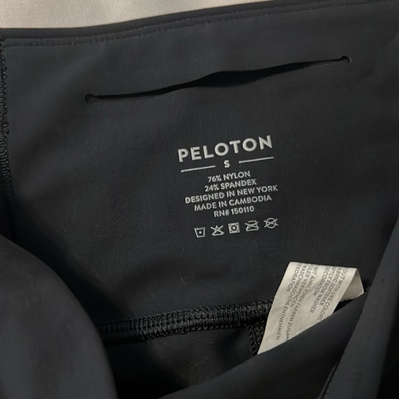 Peloton bike shorts 8". High wasted. Never worn! Size small - Picture 2 of 3